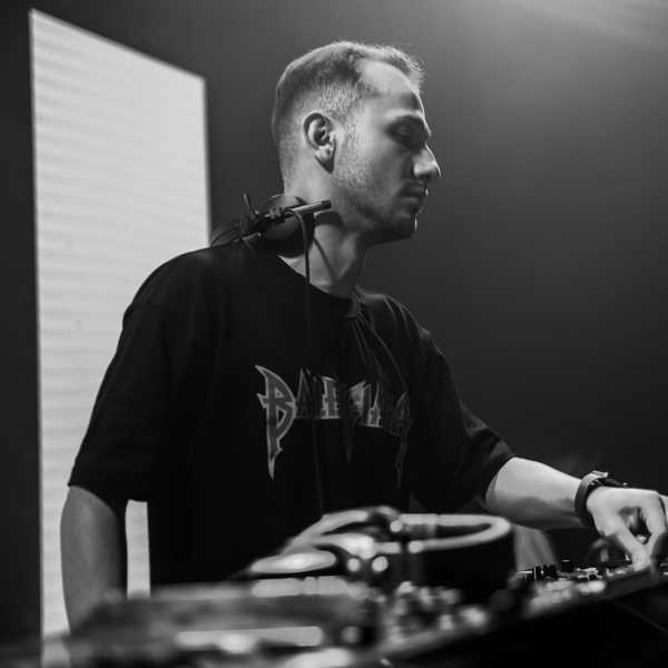 DJ Emre Demirağ  İle Türkçe Pop Gecesi