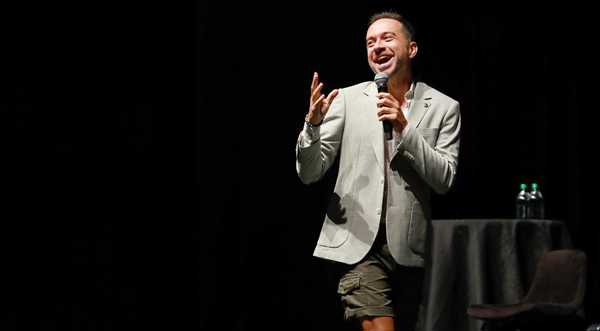 Kaan Sekban Stand Up